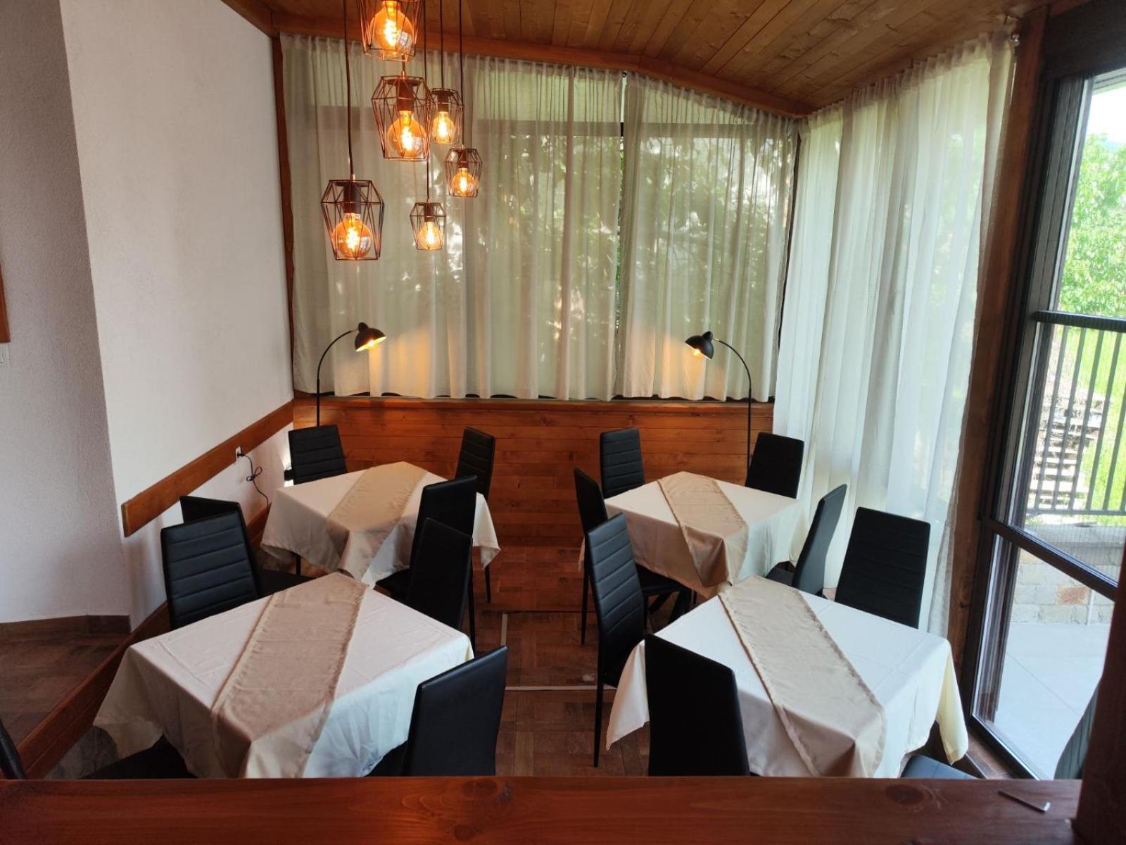 Twin House Hotel ออร์คนายโนโว่ ภายนอก รูปภาพ