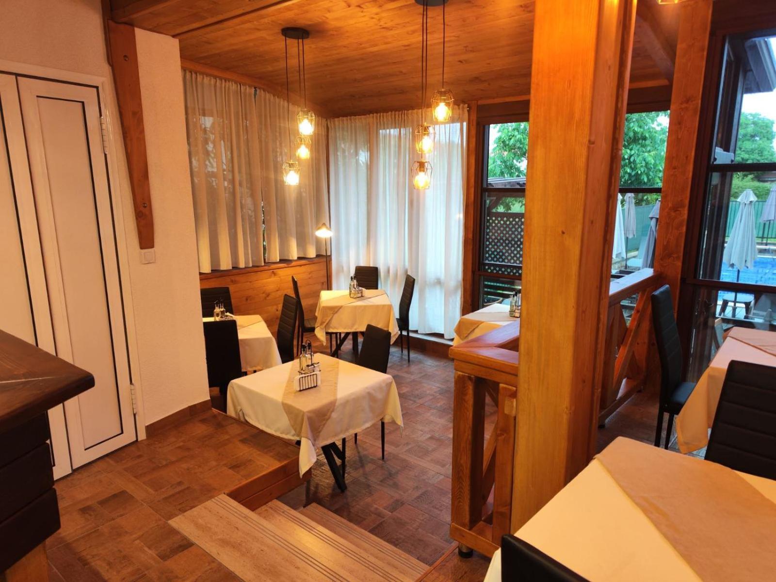 Twin House Hotel ออร์คนายโนโว่ ภายนอก รูปภาพ
