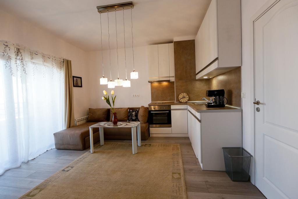 Twin House Hotel ออร์คนายโนโว่ ภายนอก รูปภาพ