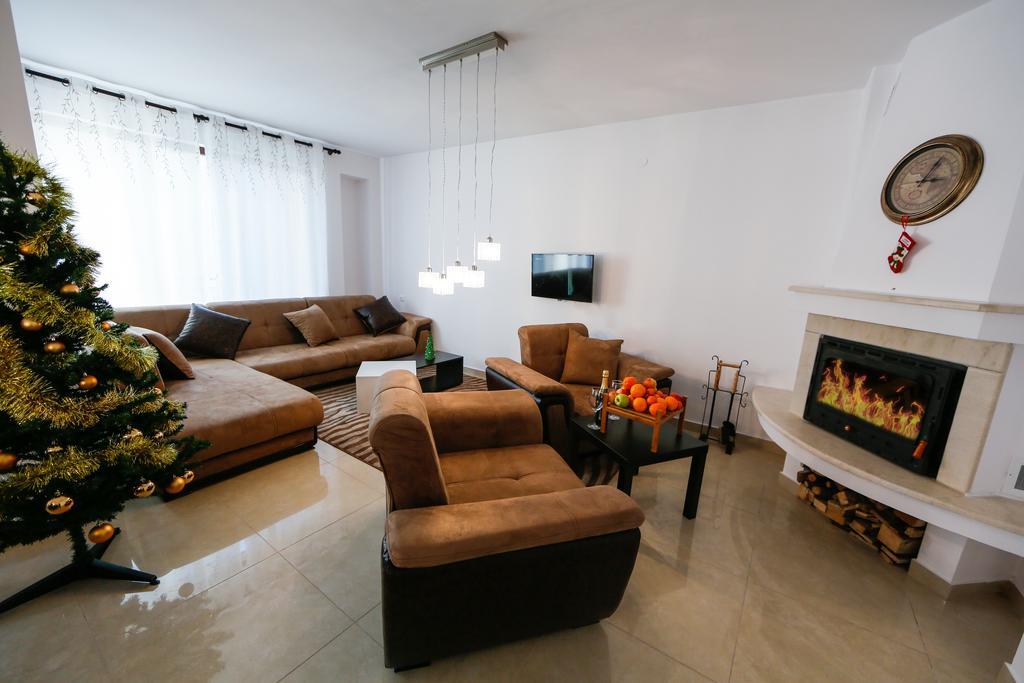 Twin House Hotel ออร์คนายโนโว่ ภายนอก รูปภาพ