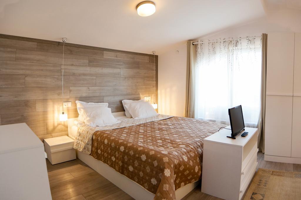 Twin House Hotel ออร์คนายโนโว่ ภายนอก รูปภาพ