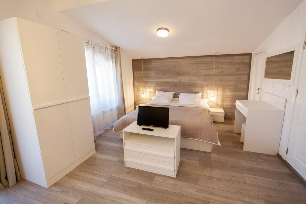 Twin House Hotel ออร์คนายโนโว่ ภายนอก รูปภาพ