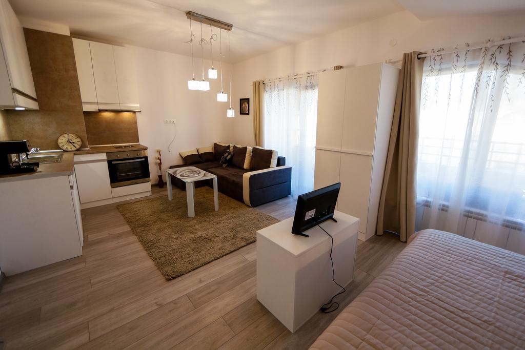 Twin House Hotel ออร์คนายโนโว่ ภายนอก รูปภาพ