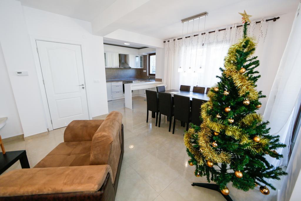 Twin House Hotel ออร์คนายโนโว่ ภายนอก รูปภาพ