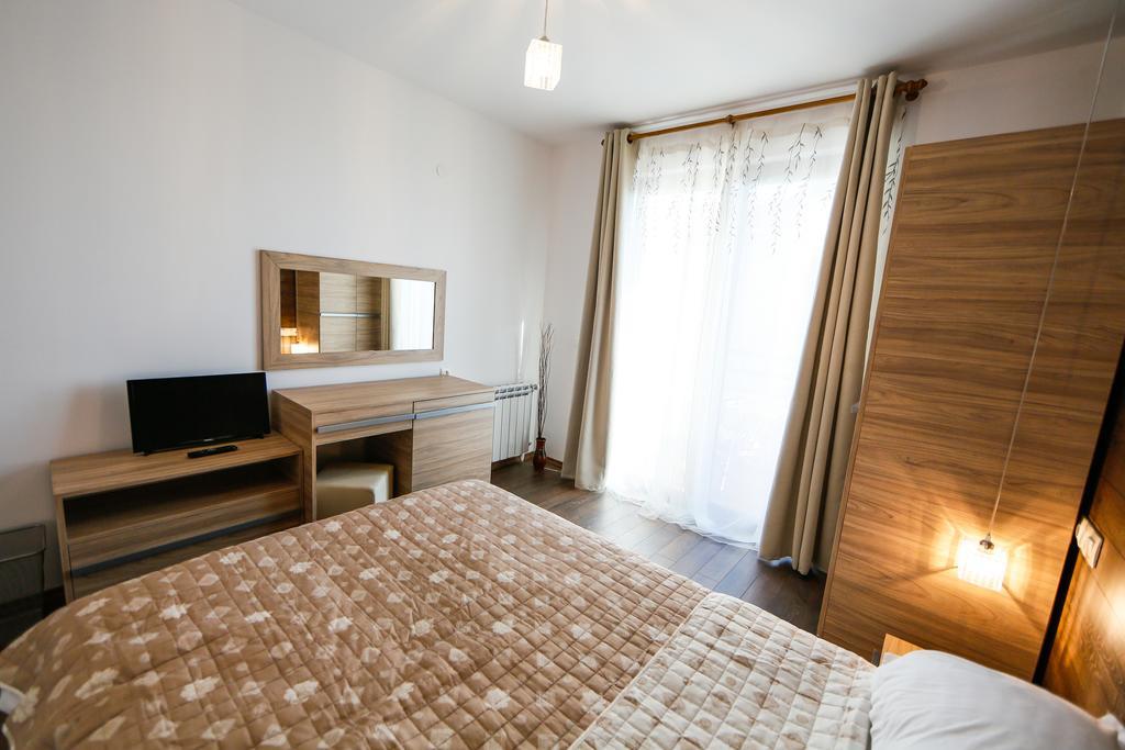 Twin House Hotel ออร์คนายโนโว่ ภายนอก รูปภาพ