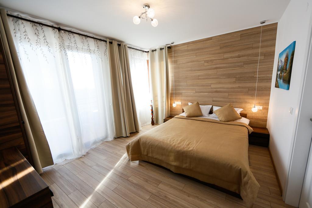 Twin House Hotel ออร์คนายโนโว่ ภายนอก รูปภาพ