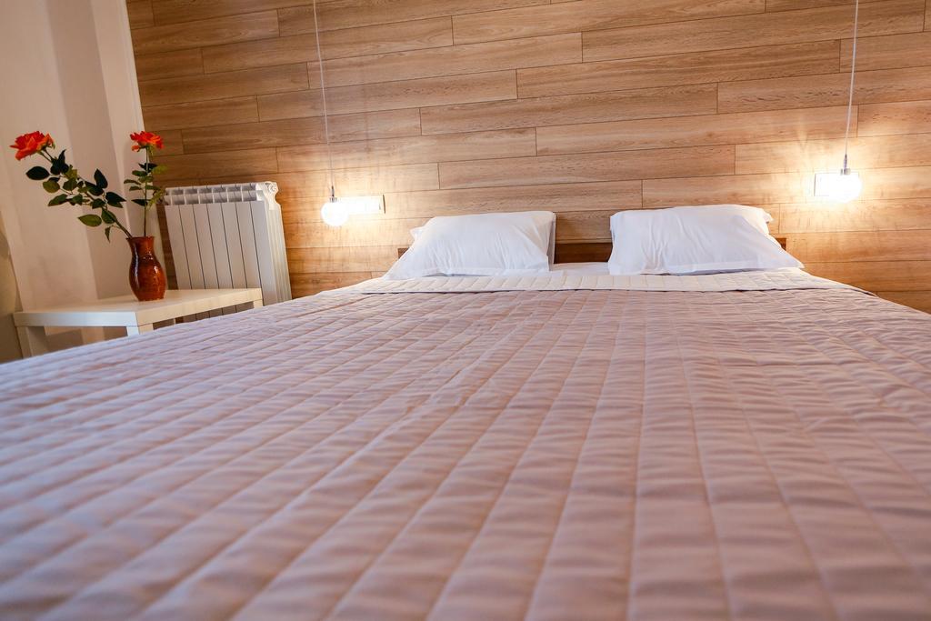 Twin House Hotel ออร์คนายโนโว่ ภายนอก รูปภาพ